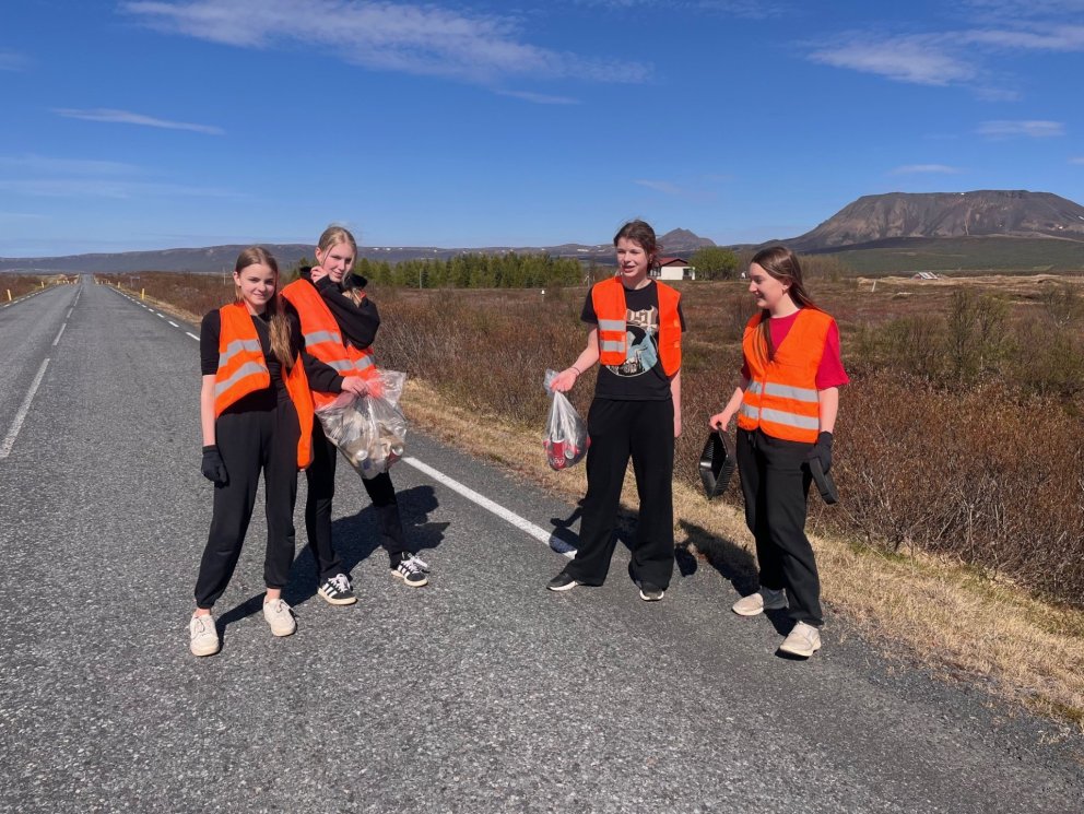 Hreinsunardagur í nágrenni skólans