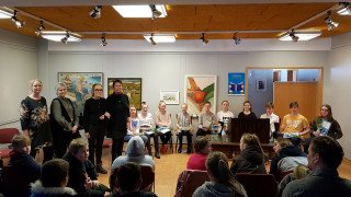 Ungmennin tí­u ásamt í­slenskukennurunum fjórum