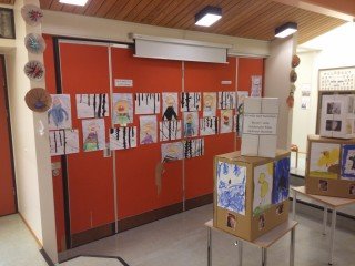 Sýning var á hand- og myndverkum nemenda