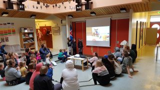 í“hefðbundin skólaslit 13. maí­, tókust prýðilega