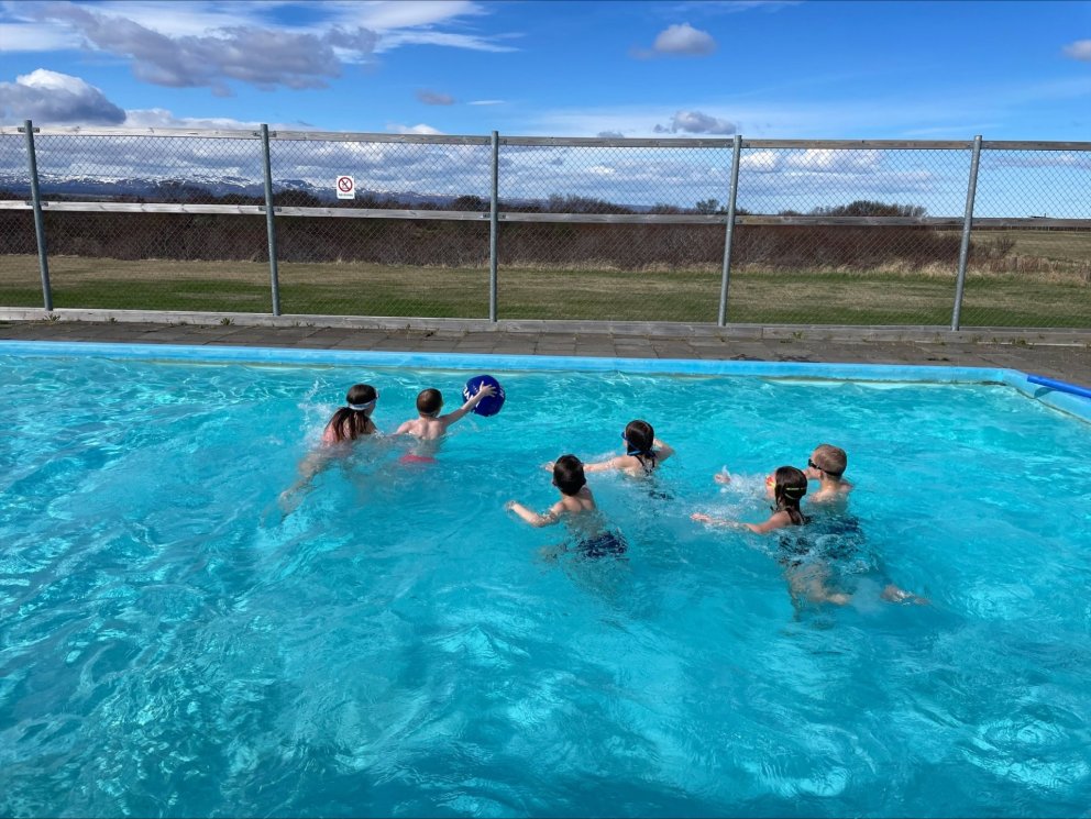 Sundnámskeið í blíðviðrinu og vísindatímar í yngri deild