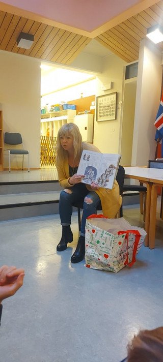 Kristí­n segir frá bókinni um Grýlu