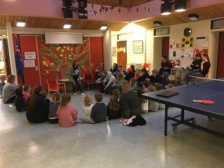 Gugga kynnir bók sí­na. Mynd:Christoph Wöll