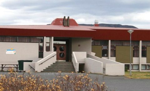 Laus kennarastaða við skólann