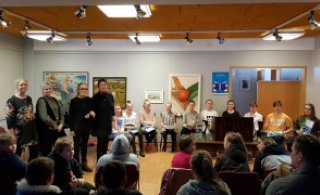 Ungmennin tí­u ásamt í­slenskukennurunum fjórum