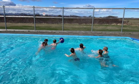 Sundnámskeið í blíðviðrinu og vísindatímar í yngri deild