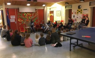 Gugga kynnir bók sí­na. Mynd:Christoph Wöll